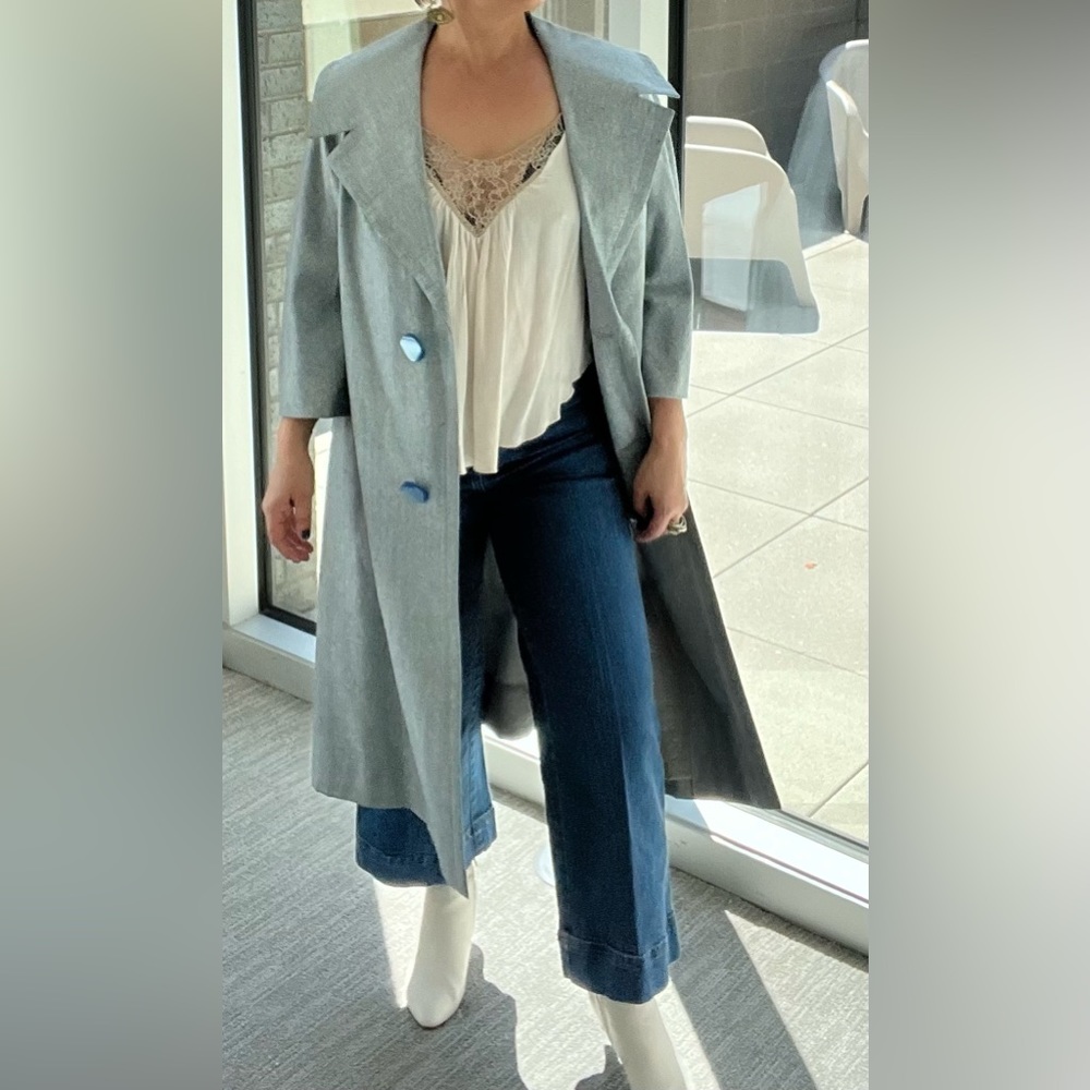 Vintage 1960’s lightweight coat. A-Line shape with 3/4 length sleeves.